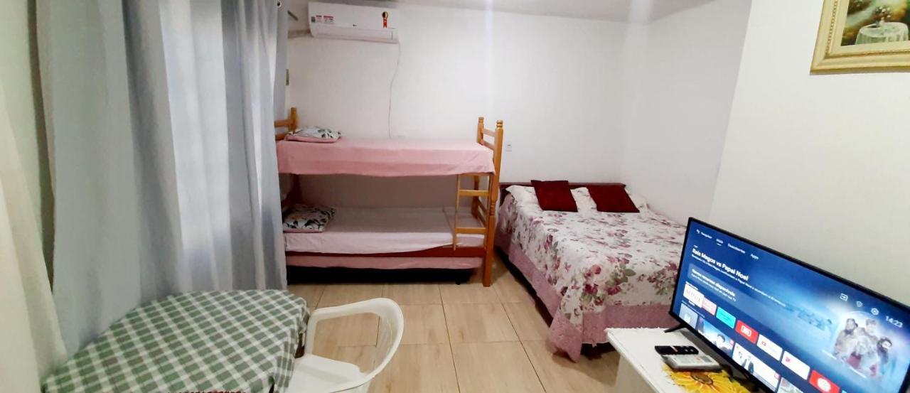 Kitnet S2 Em Torres-Rs - Na Mais Bela Praia Gaucha - Cozinha - Banheiro - Ar Condicionado - Tv Smart 32' - Wi-Fi - Estacionamento - Anfitria Superhost No Bnb Экстерьер фото